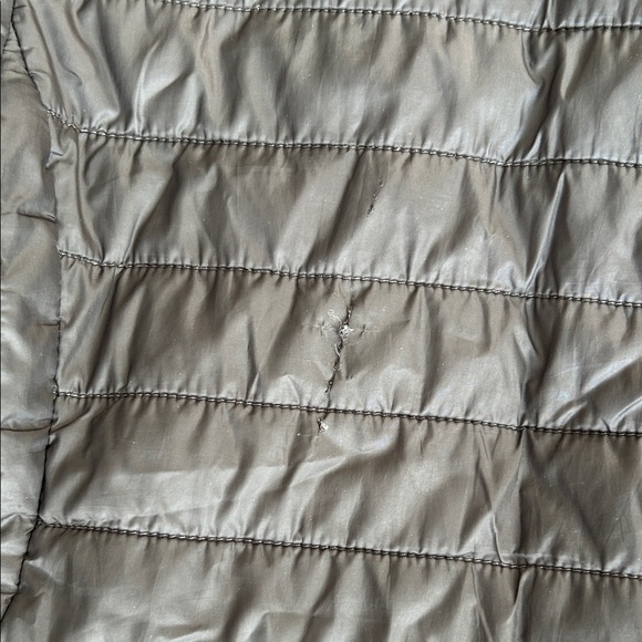 The North Face Quilted reversible Jacket in Black/Gray and Pink (defect!) - Picture 10 of 14